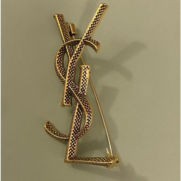 Classic Brooch - Picture 4 of 8